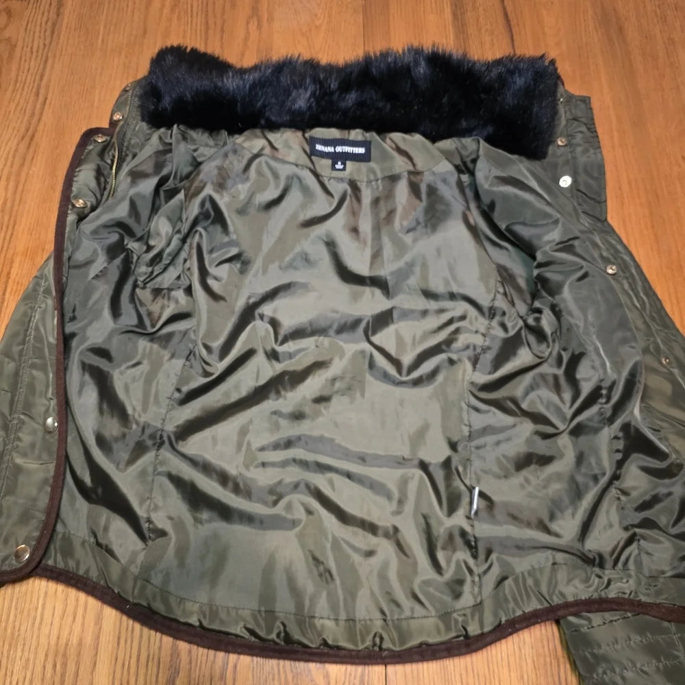 Zenana Outfitters Women's Olive Green Puffer Coat Faux Fur Hood Size Small